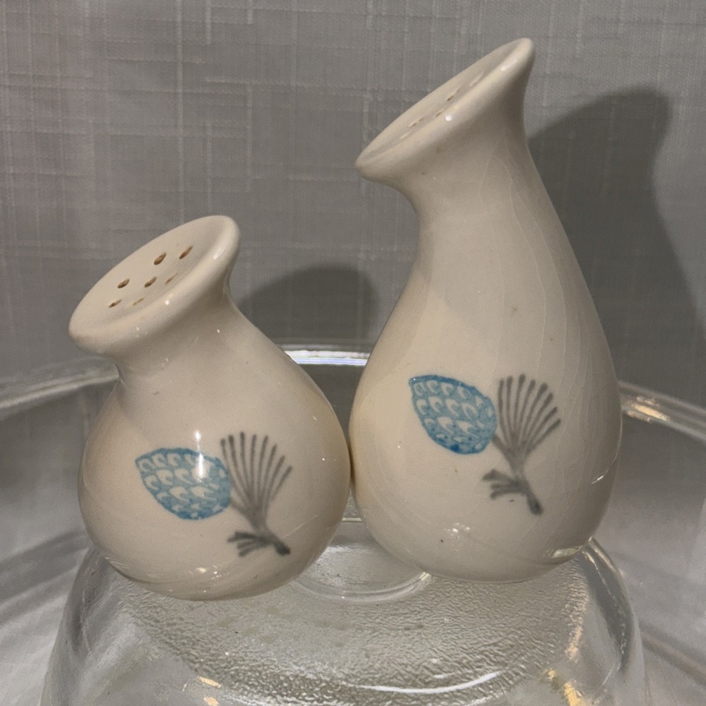 Vintage Mancrest Blue Spruce Pine Cone & Needles Salt & Pepper Shakers